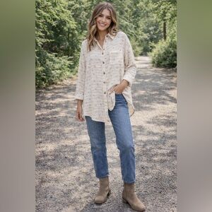 Brand New POL Floral Textured Button-Up Tunic Top – Size S